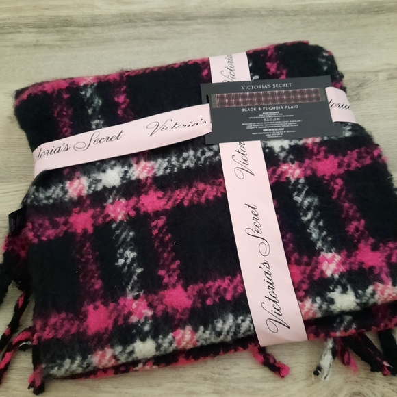 Victoria's Secret Scarf - Picture 3 of 4